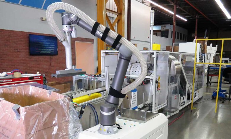 Así trabaja el primer cobot empaquetador de cajas de la industria