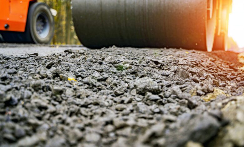 Agregar desechos plásticos al asfalto genera beneficios ambientales