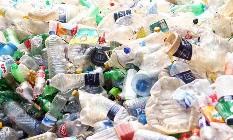Descubren cada vez más enzimas que descomponen plástico