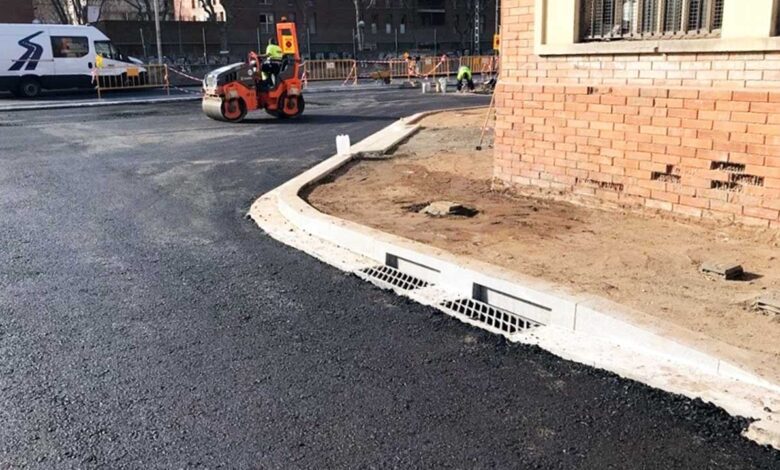 Barcelona usa plástico no reciclable para asfaltar una calle