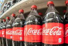Coca-Cola realiza pruebas para convertir plástico difícil de reciclar en botellas