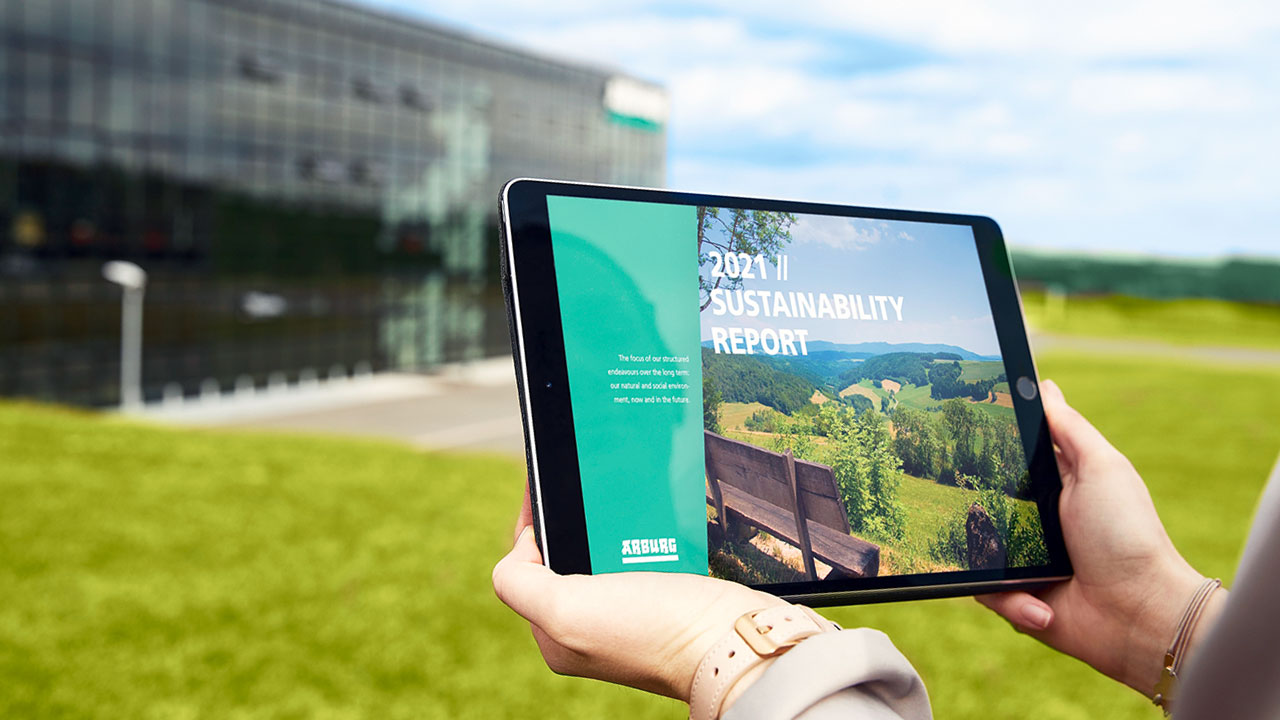 La sostenibilidad como motor: ARBURG lanza su Informe de Sostenibilidad