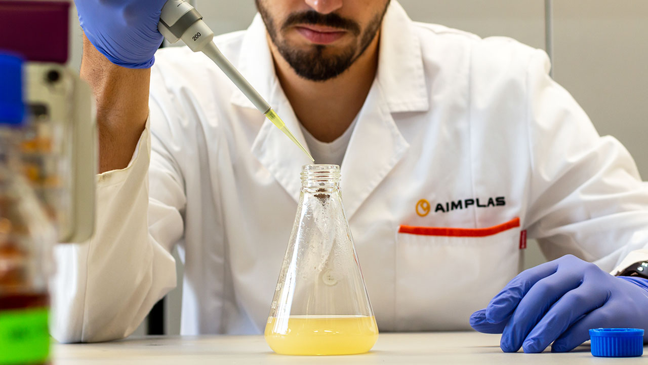 AIMPLAS mejora la valorización de residuos para producir bioplásticos